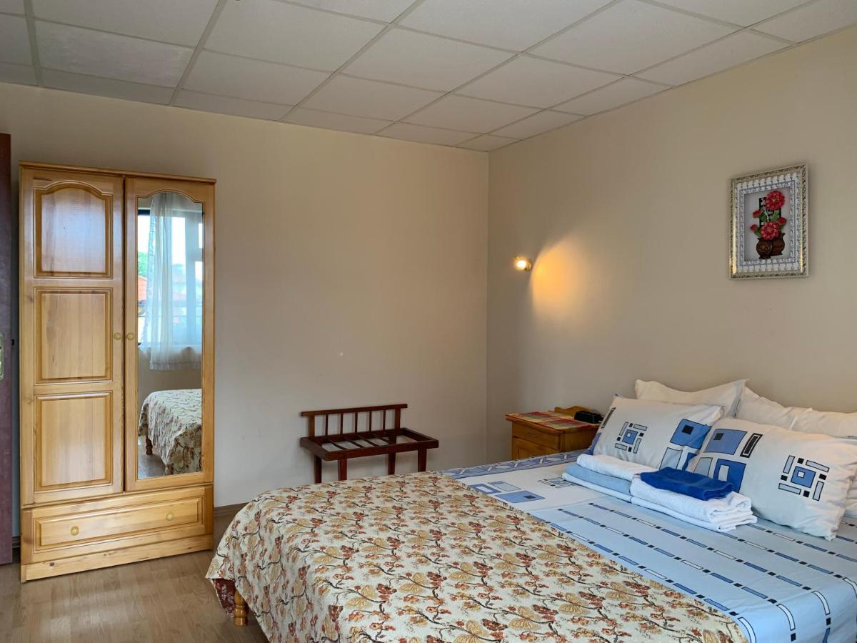 Guest House “Olesya” 奥布佐尔 外观 照片